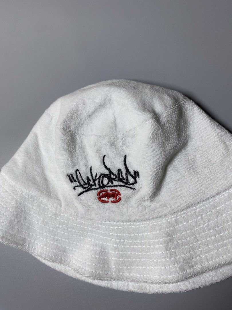 Ecko Unltd. White Terry Cloth Bucket Hat (Category: Caps & Hats) located in Makati City. Submitted by earnx_ (Listing ID 1460704179, Image 2). Description: Ecko Unltd. White Terry Cloth Bucket Hat - One size fits all - Excellent condition need wash only.