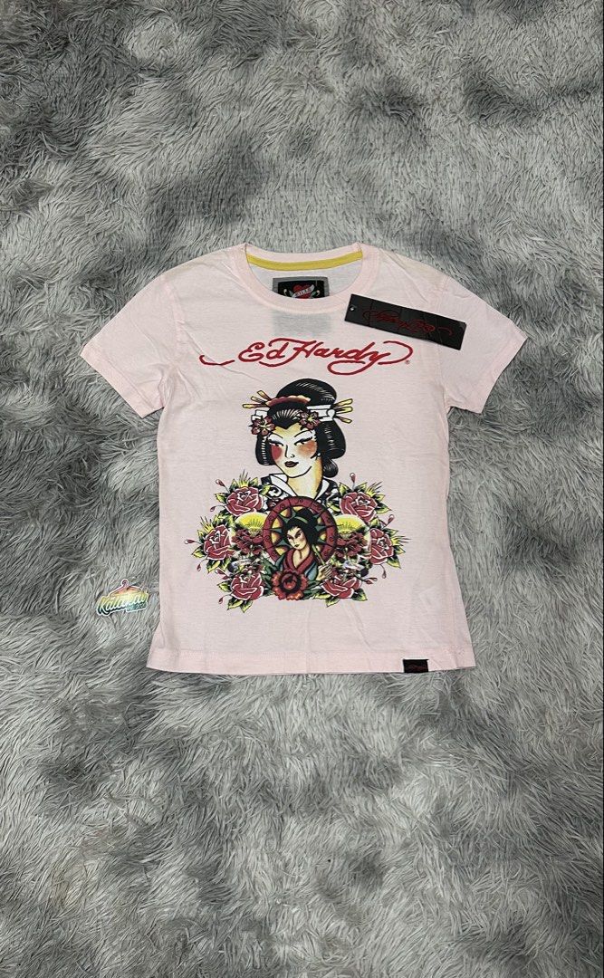Ed h*rdy tee (Category: Shirts) located in Manila. Submitted by paulovenegaskalakal2020 (Listing ID 1460560066, Image 1). Description: For sale! Kalakal. Ed h*rdy WOMENS Modern Small- 14 width x 21 length inches Minimal dirt Need wash Brandnew with hangtag MINE 899 +sf.