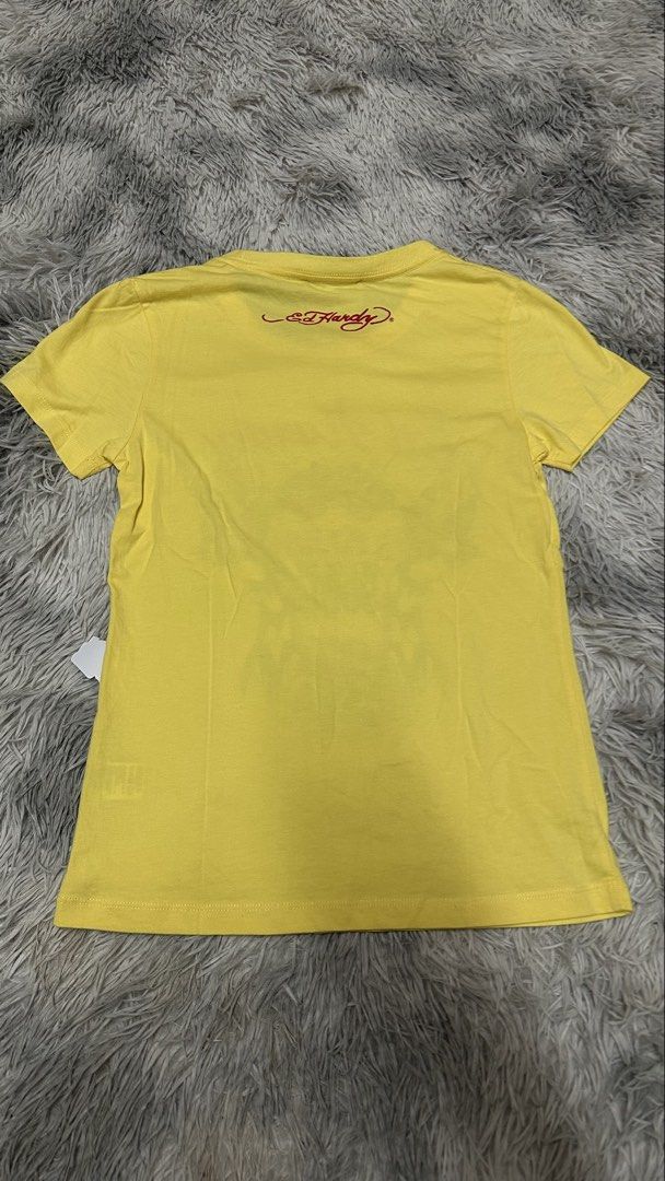 Ed h*rdy tee (Category: Shirts) located in Manila. Submitted by paulovenegaskalakal2020 (Listing ID 1460560313, Image 2). Description: For sale! Kalakal. Ed h*rdy WOMENS Modern Small- 14.5 width x 22.5 length inches Minimal dirt Good as new MINE 899 +sf.