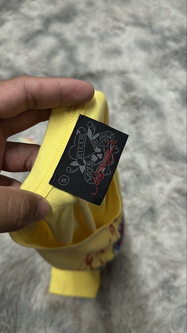 Ed h*rdy tee (Category: Shirts) located in Manila. Submitted by paulovenegaskalakal2020 (Listing ID 1460560313, Image 3). Description: For sale! Kalakal. Ed h*rdy WOMENS Modern Small- 14.5 width x 22.5 length inches Minimal dirt Good as new MINE 899 +sf.