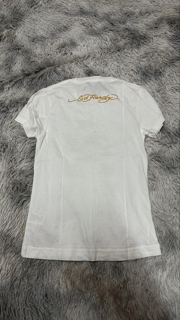Ed h*rdy tee (Category: Shirts) located in Manila. Submitted by paulovenegaskalakal2020 (Listing ID 1460565563, Image 3). Description: For sale! Kalakal. Ed h*rdy WOMENS Modern Small-14 width x 23 length inches Minimal dirt Need wash Good as new MINE 899 +sf.