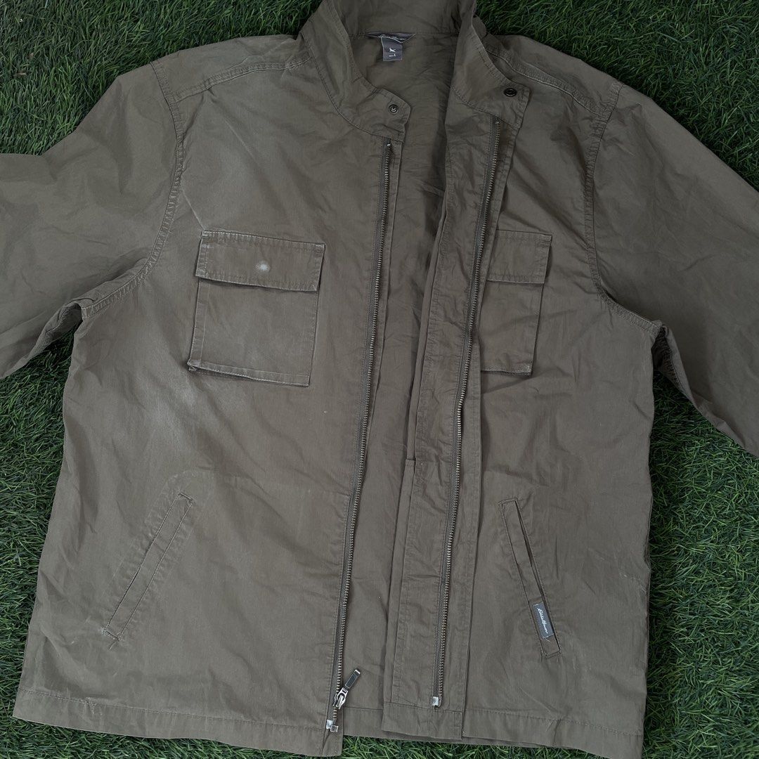 Eddie Bauer Utility Field Jacket (Category: Coats, Jackets and Outerwear) located in Pasig City. Submitted by icie_finds (Listing ID 1460531617, Image 3). Description: Eddie Bauer Utility Field Jacket SIZE: Fits Large (Tag size L) DIMES: W 24.5 L 28.5 Brand: Eddie Bauer Style / Model: Stand-Collar Utility Field Jacket / Outdoor Casual Jacket Color: Olive Green Material: 65% Polyester / 35% Cotton (Water-resistant / Weather-resistant blend) Measur