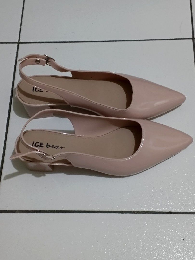 Elegant Slingback Pointed Toe Mid Heels (Category: Flats & Sandals) located in Quezon City. Submitted by janna_a (Listing ID 1460632821, Image 2). Description: never been used Size: 37 Color: Nude.