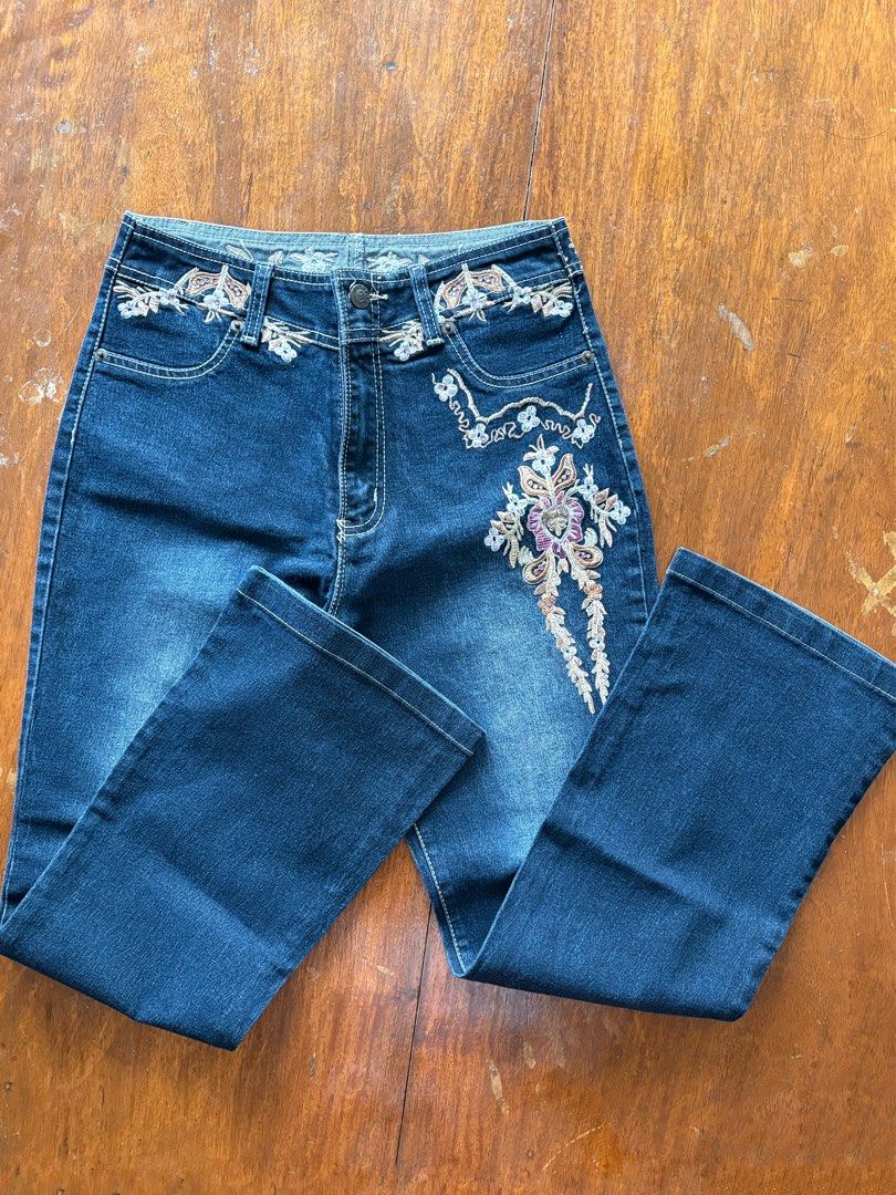 Embroidered and Beaded Design Flare Jeans (Category: Jeans) located in Manila. Submitted by da.rrel.real (Listing ID 1460538954, Image 1). Description: ⋆˚꩜｡ details ⋆˚꩜｡ size : width 26, length 36.5 issues : none color rate : 9/10 perfect fade .✦ ݁˖ rules .✦ ݁˖ * no return / refund / exchange * you ask for more photos if you're SURE BUYER * shipping fee is shouldered by buyers unless stated otherwise (loc: Baguio City) love, darrel 𝜗𝜚⋆₊˚ .