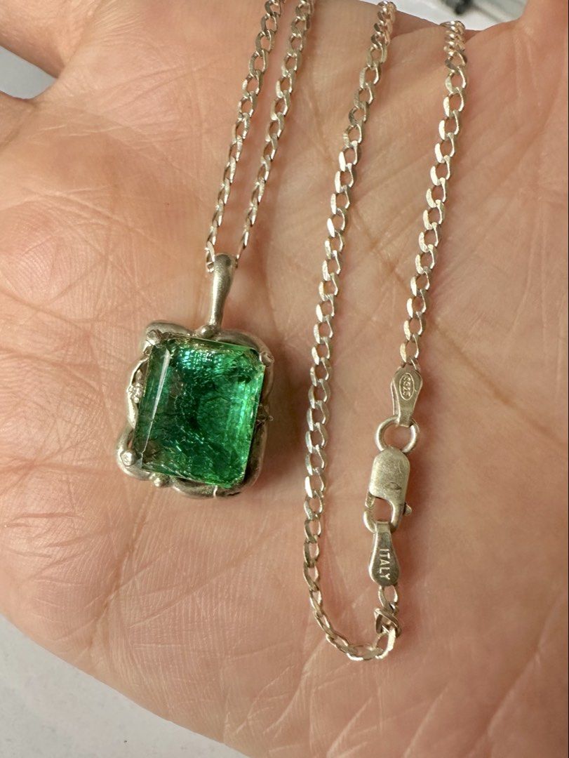 Emerald cut Green Gemstone Necklace Silver 925 chain (Category: Necklaces) located in Mandaluyong City. Submitted by chyckenwings (Listing ID 1460577672, Image 1). Description: 925 Italy Markings sa Chain 850 Silver and Pt100 sa pendant Not sure sa gemstone pero positive sa diamond selector Feature ng stone ung parang cracks sa loob pero hindi sya basag.