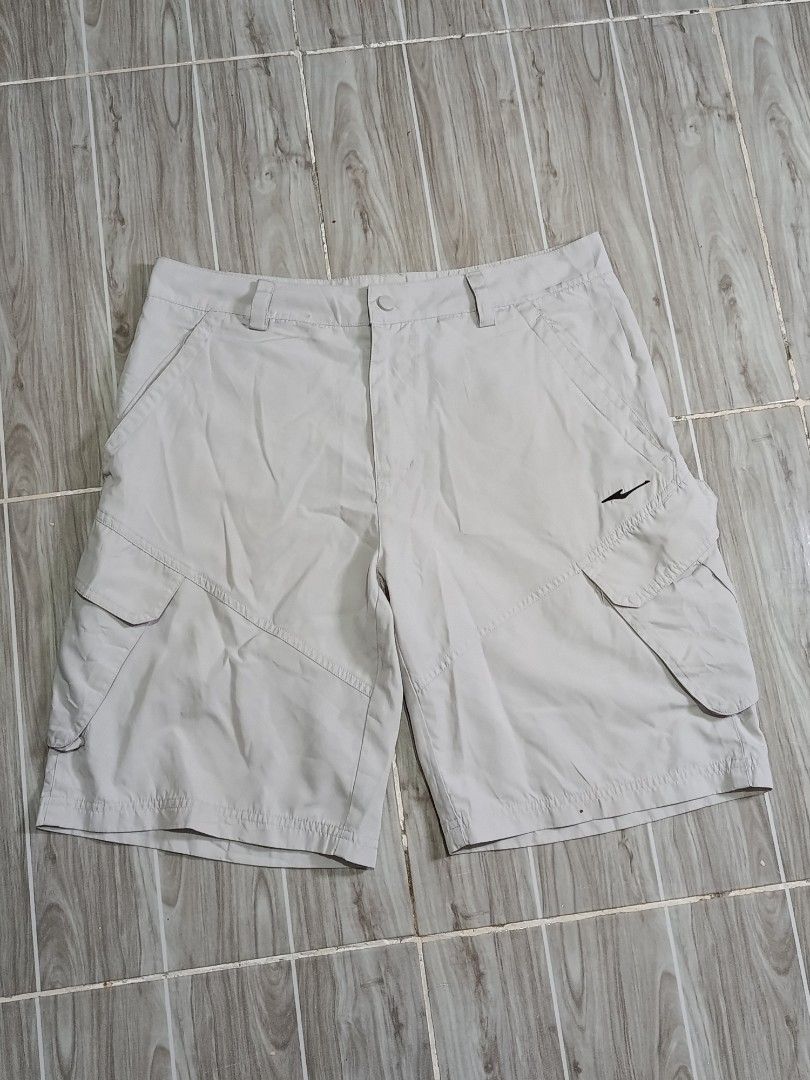 ERKE 6POCKET CHINO SHORT (freeshipping) (Category: Shorts) located in Quezon City. Submitted by gyl-stop (Listing ID 1460577038, Image 1). Description: free shipping 32 x 19.5 good condi cr: 9.5/10 issue: 1 pinhole and need wash sa bandang belt side.