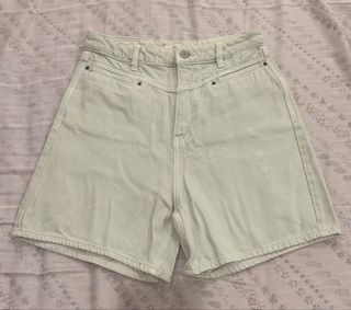 (Category: ) located in . Submitted by declutterwithmeee__ (Listing ID 1460513442, Image 1). Description: .