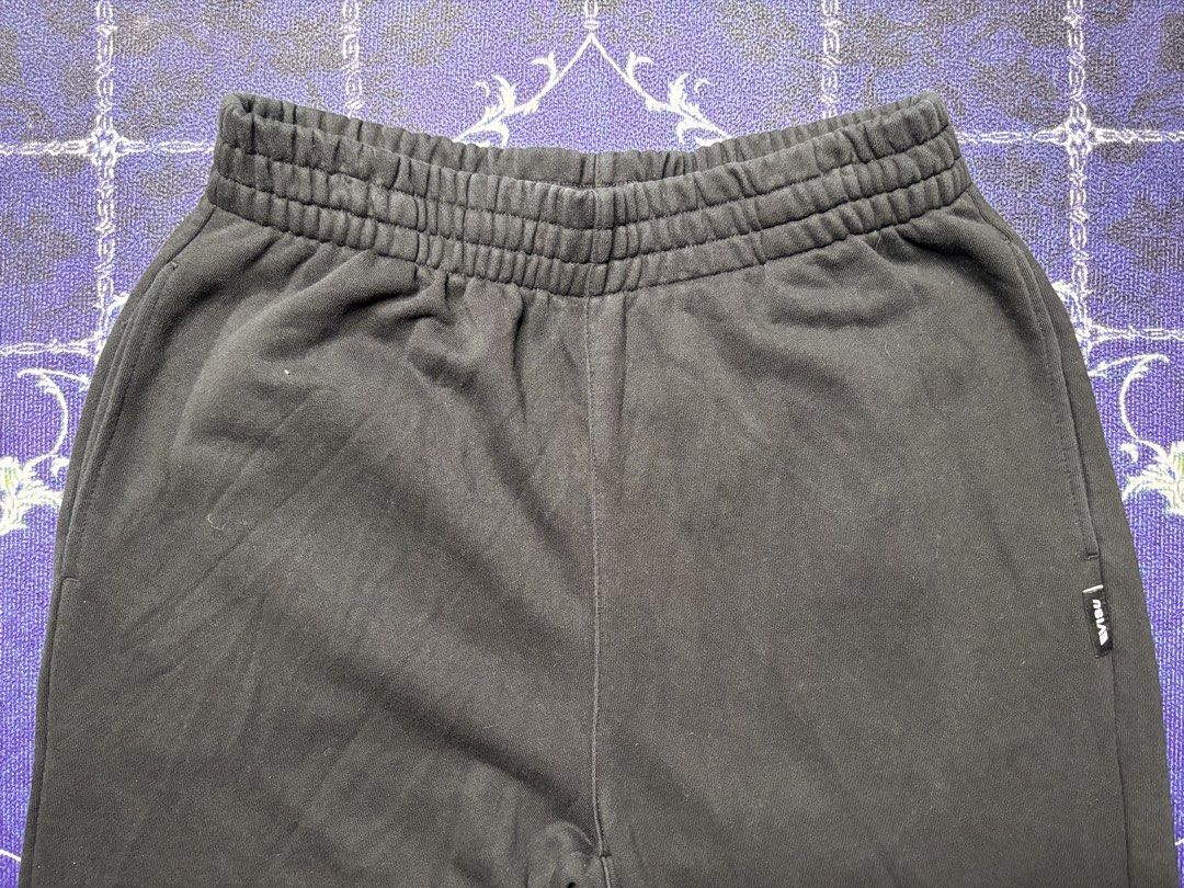 Evisu Black Sweatpants (Category: Joggers) located in Valenzuela. Submitted by telagram (Listing ID 1460691816, Image 2). Description: .