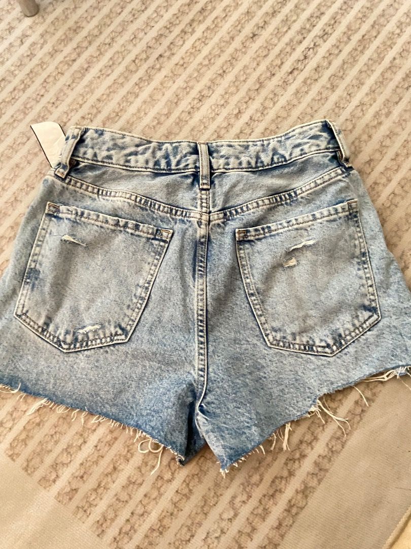 F21 Denim highwaist shorts (Category: Undergarments & Loungewear) located in Angeles City. Submitted by .portia___01 (Listing ID 1460562575, Image 2). Description: new without tag best fit 26-27.