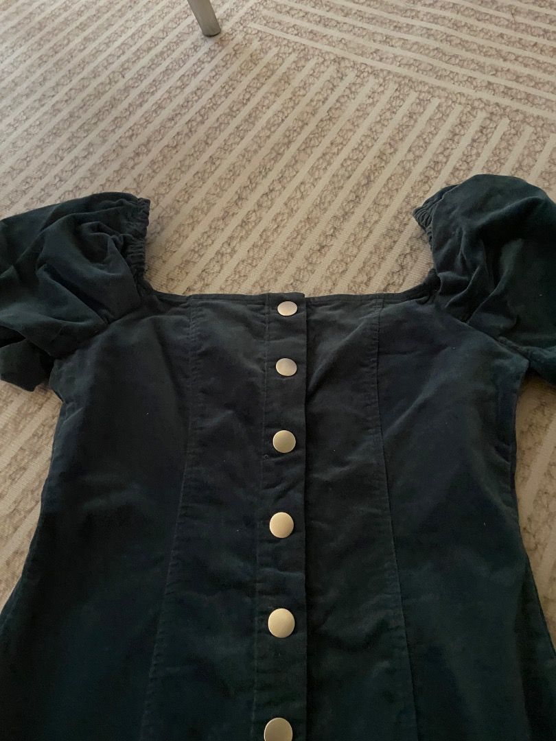 F21 Velvet button down dress puff sleeves (Category: Undergarments & Loungewear) located in Angeles City. Submitted by .portia___01 (Listing ID 1460563710, Image 3). Description: used once small.