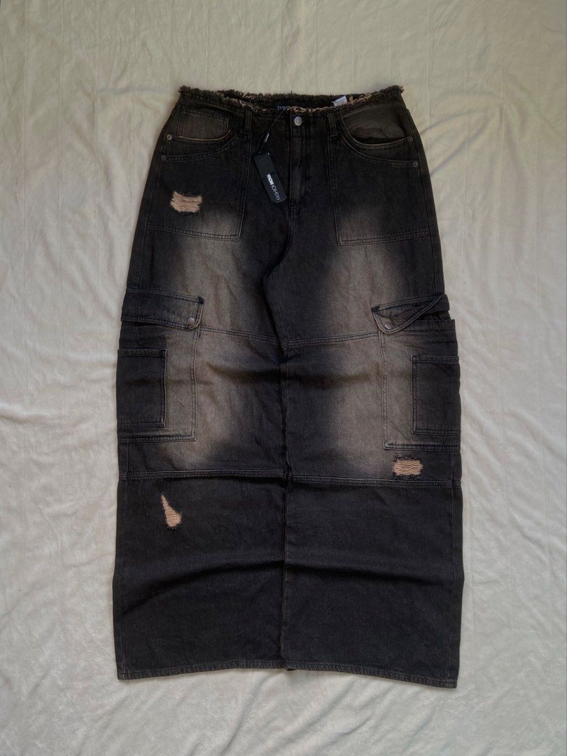 FASHIONNOVA black washed cargo pants (Category: Jeans) located in Cagayan de Oro. Submitted by michaelpecenio (Listing ID 1460679129, Image 1). Description: - MINE 650 (FASHION NOVA) black washed cargo pants w distressed design measurements (zero start in inches) waist / 33 length / 45 thigh / 14.5 hem / 13 big pockets bnew with tags color rate 10/10 hard denim heavyweight no issue.