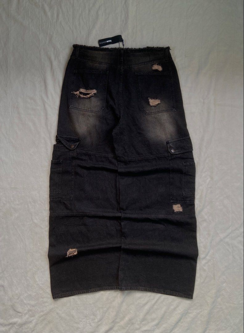 FASHIONNOVA black washed cargo pants (Category: Jeans) located in Cagayan de Oro. Submitted by michaelpecenio (Listing ID 1460679129, Image 2). Description: - MINE 650 (FASHION NOVA) black washed cargo pants w distressed design measurements (zero start in inches) waist / 33 length / 45 thigh / 14.5 hem / 13 big pockets bnew with tags color rate 10/10 hard denim heavyweight no issue.