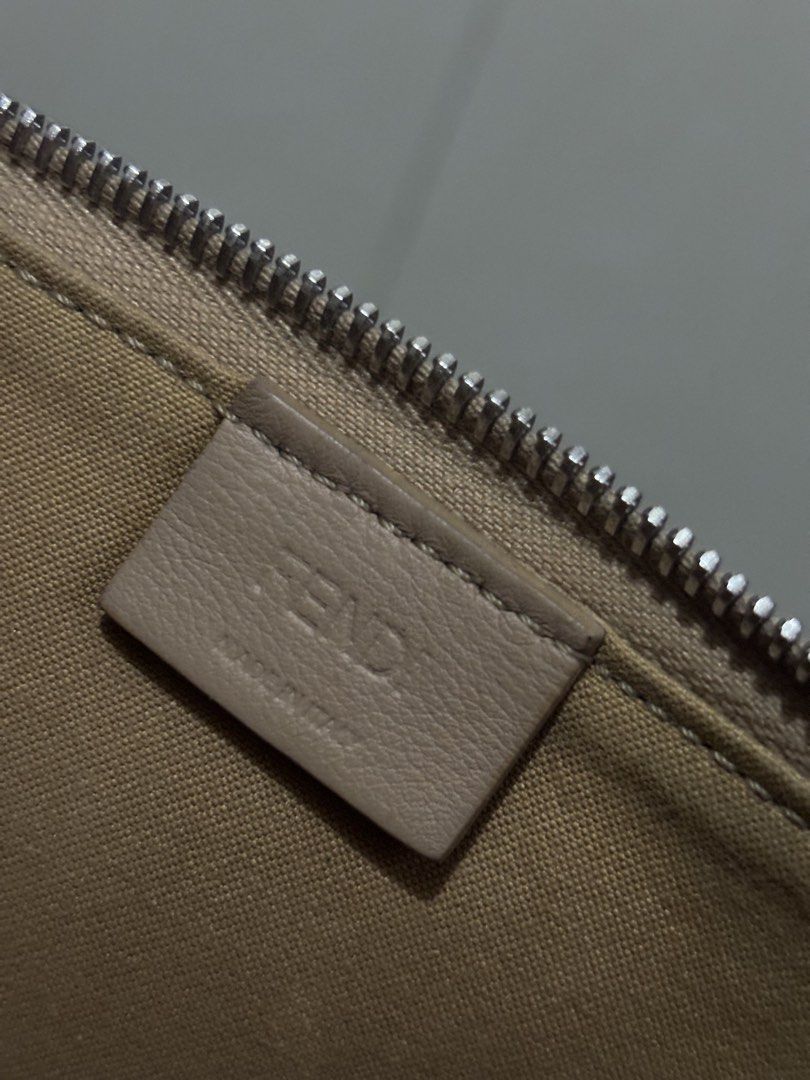Fendi clutch bag (Category: Luxury Bags & Wallets) located in Manila. Submitted by kingblaize (Listing ID 1460701860, Image 3). Description: .