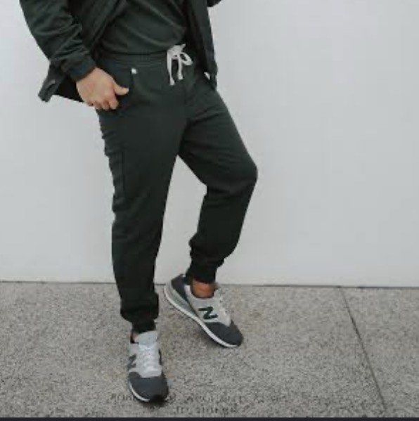 Figs Dark Moss Tansen Jogger Pants (Category: Joggers) located in Manila. Submitted by leftshark_deer (Listing ID 1460670789, Image 1). Description: Selling as is. Size on tag: Small Regular This one was altered to fit size XS If you know your Figs size, youll get it. Can be worn by men or women! .