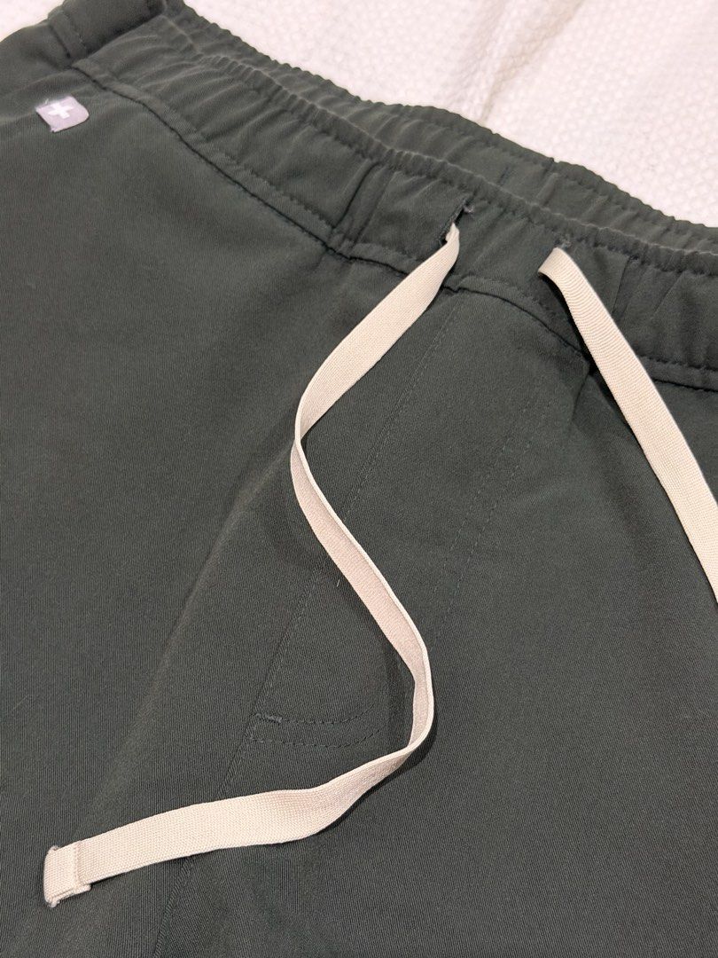 Figs Dark Moss Tansen Jogger Pants (Category: Joggers) located in Manila. Submitted by leftshark_deer (Listing ID 1460670789, Image 3). Description: Selling as is. Size on tag: Small Regular This one was altered to fit size XS If you know your Figs size, youll get it. Can be worn by men or women! .