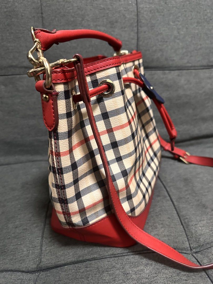Fila Bucket bag (Category: Cross-body Bags) located in Batangas. Submitted by stopandshopforluxury (Listing ID 1460519393, Image 2). Description: Guaranteed Original 💯 No flaws, can send more photos upon request. What you see is what you get. Shipping via Lalamove, J&T, and LBC Disclaimer: This is a preloved bag. Actual condition is shown in photos. Expect normal signs of wear. Colors may slightly vary due to lighting. Please check all photos an
