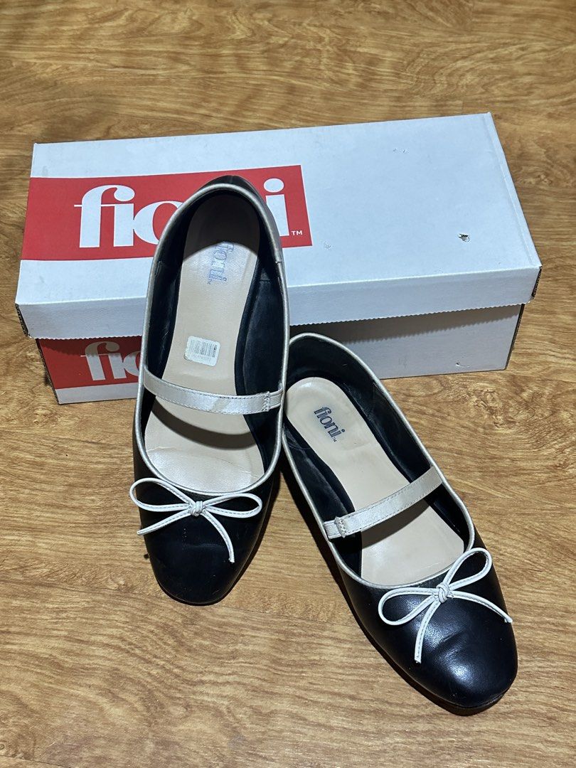 Fioni Betty Flat in Black Pink (Category: Flats & Sandals) located in Marikina City. Submitted by abyrivera (Listing ID 1460701087, Image 1). Description: .
