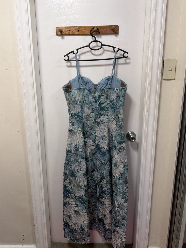 Floral Dress (Category: Dresses) located in Mandaluyong City. Submitted by declutterwithcarmen (Listing ID 1460509536, Image 2). Description: .
