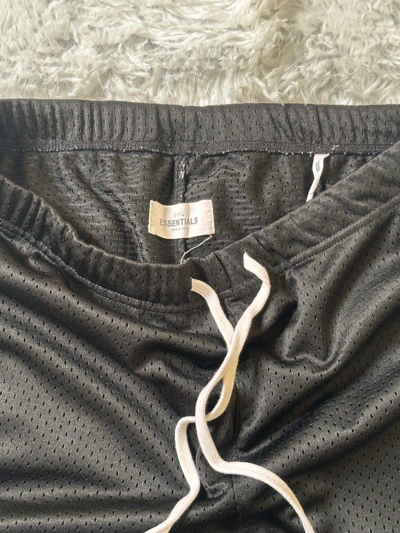 FOG Essentials (Category: Shorts) located in Manila. Submitted by uniqlow717 (Listing ID 1460524836, Image 2). Description: ‼️‼️Declutter Sale! ‼️‼️ Comfy, versatile shorts perfect for casual lounge days, quick errands, or warm-weather fits. 🩳☀️ 💫 Condition: Preloved / Very Good Condition / Freshly Washed 📏 Size: Large (Standard Fit) 💰 Price: ₱500 📦 Shipping: Lalamove or Grab pick up 💌 DM to claim!.