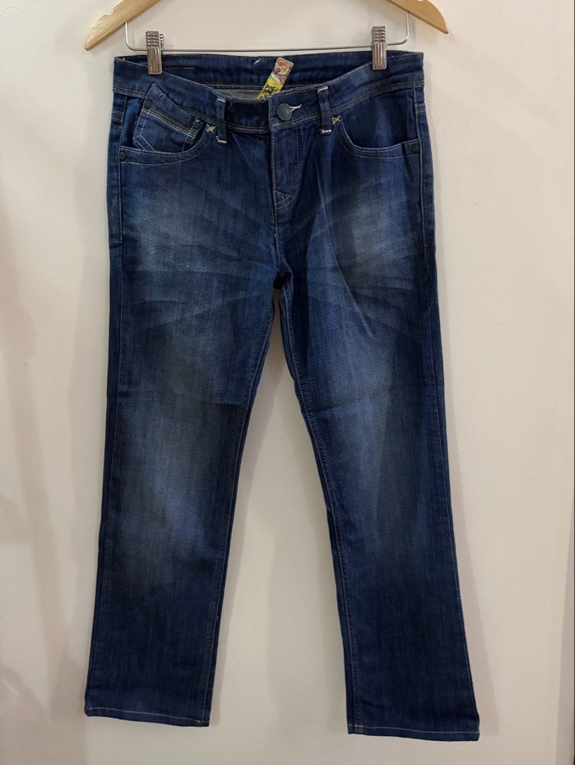 Folded & Hung Dark Blue Denim Jeans (Category: Jeans) located in San Juan City. Submitted by sel.ler (Listing ID 1460632648, Image 1). Description: .