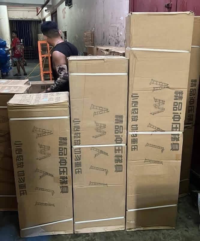 Folding Ladder (Category: Ladders & Steps) located in Manila. Submitted by yzcartph (Listing ID 1460541076, Image 2). Description: 12ft 3800.