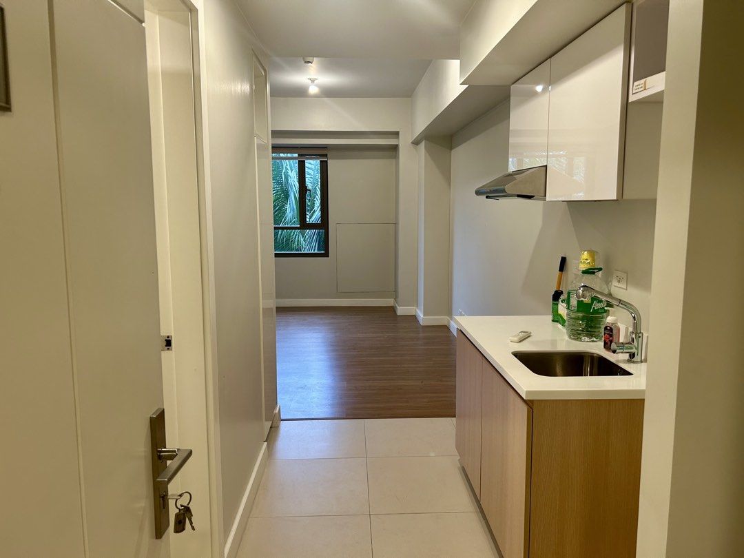 For Rent: Arton by Rockwell Studio Unit (Category: Apartments & Condos) located in Manila. Submitted by vin11_ (Listing ID 1460569165, Image 3). Description: For Rent: Arton by Rockwell Studio Unit 22 sqm Ground floor. Amenity floor. .