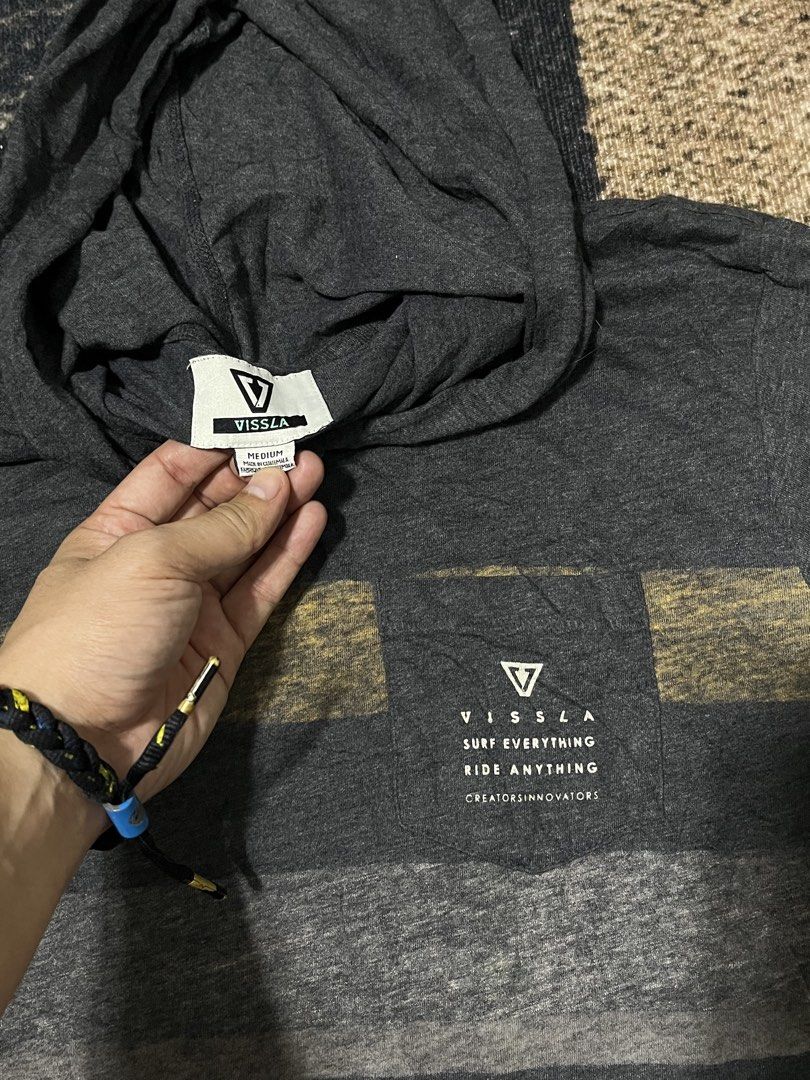 FOR SALE (Category: Coats, Jackets and Outerwear) located in Bulacan. Submitted by sef19 (Listing ID 1460567154, Image 2). Description: VISSLA - size : medium condition : excellent price : ₱930 - location : bulacan mop : gcash / jnt pm 📩📩📩.