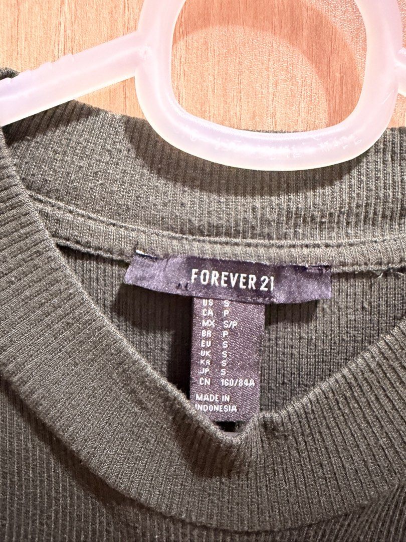 Forever 21 army green ribbed top (Category: Blouses) located in Quezon City. Submitted by silverhaired (Listing ID 1460690101, Image 2). Description: .