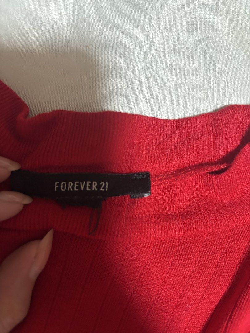 Forever 21 Red Ribbed Mock Neck Cropped Top (Category: Sleeveless) located in Quezon City. Submitted by hscherryy (Listing ID 1460557531, Image 2). Description: .