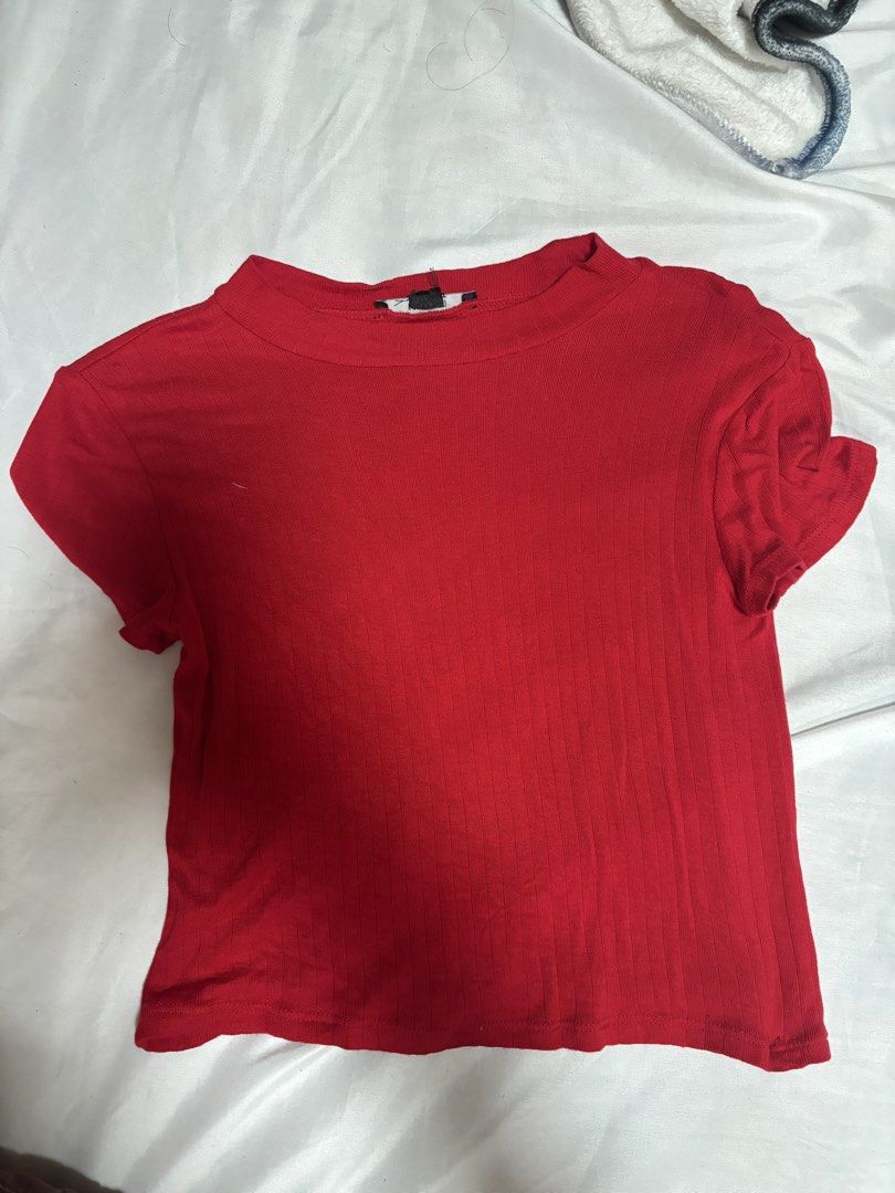 Forever 21 Red Ribbed Mock Neck Cropped Top (Category: Sleeveless) located in Quezon City. Submitted by hscherryy (Listing ID 1460557531, Image 1). Description: .