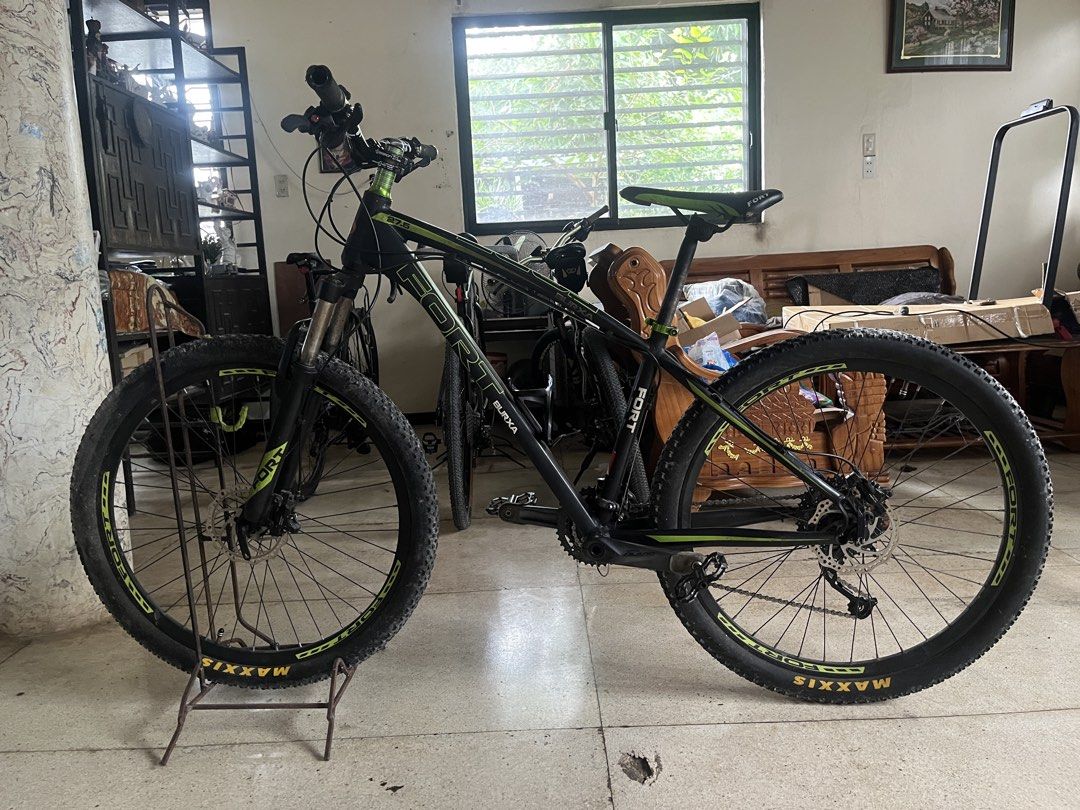 Fort Burxa 27.5 (Category: Bicycles) located in Caloocan City. Submitted by jamb14 (Listing ID 1460552208, Image 2). Description: fort burxa 27.5 specs: alloy frame working fork hyrdraulic brakes alloy wheels pro wheel bb shimano alivio groupset pace cogs weapon handle bar weapon stem weapon pedal maxxis ikon honest issues: wala sa tono rd scratches rust sa parts rfs: hindi na nagagamit .