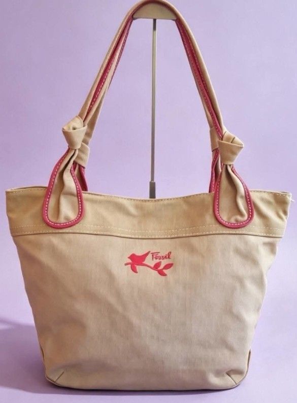 Fossil (Category: Luxury Bags & Wallets) located in Manila. Submitted by boldfire_315559 (Listing ID 1460517714, Image 1). Description: ukay source no issue in good condition canvas tote bag.