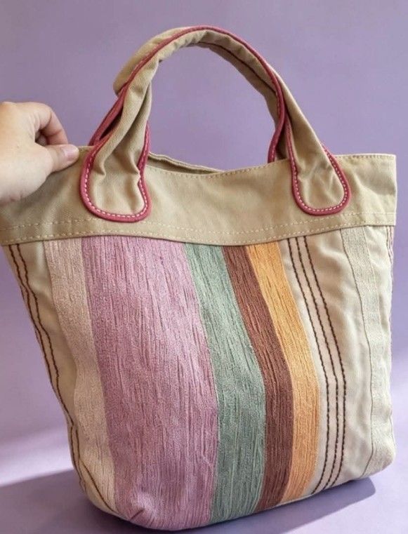 Fossil (Category: Luxury Bags & Wallets) located in Manila. Submitted by boldfire_315559 (Listing ID 1460517714, Image 3). Description: ukay source no issue in good condition canvas tote bag.