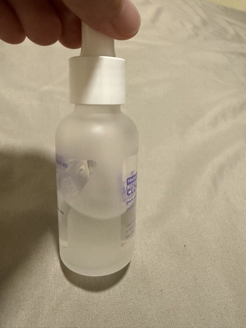 FRANKLY Closer Pore Reducing Serum Peptide 9 Adenosine PHA (Category: Face Care) located in Santa Rosa. Submitted by prelovedbyjelo (Listing ID 1460578881, Image 2). Description: - FRANKLY Closer Pore Reducing Serum - Minimizes the appearance of pores - Key Ingredients: Peptide 9, Adenosine, PHA - How to Use: Apply 1-2 drops to face and neck after toning. - Frequency: Use daily, morning and evening. - Benefit: Achieve smoother looking skin. Half 