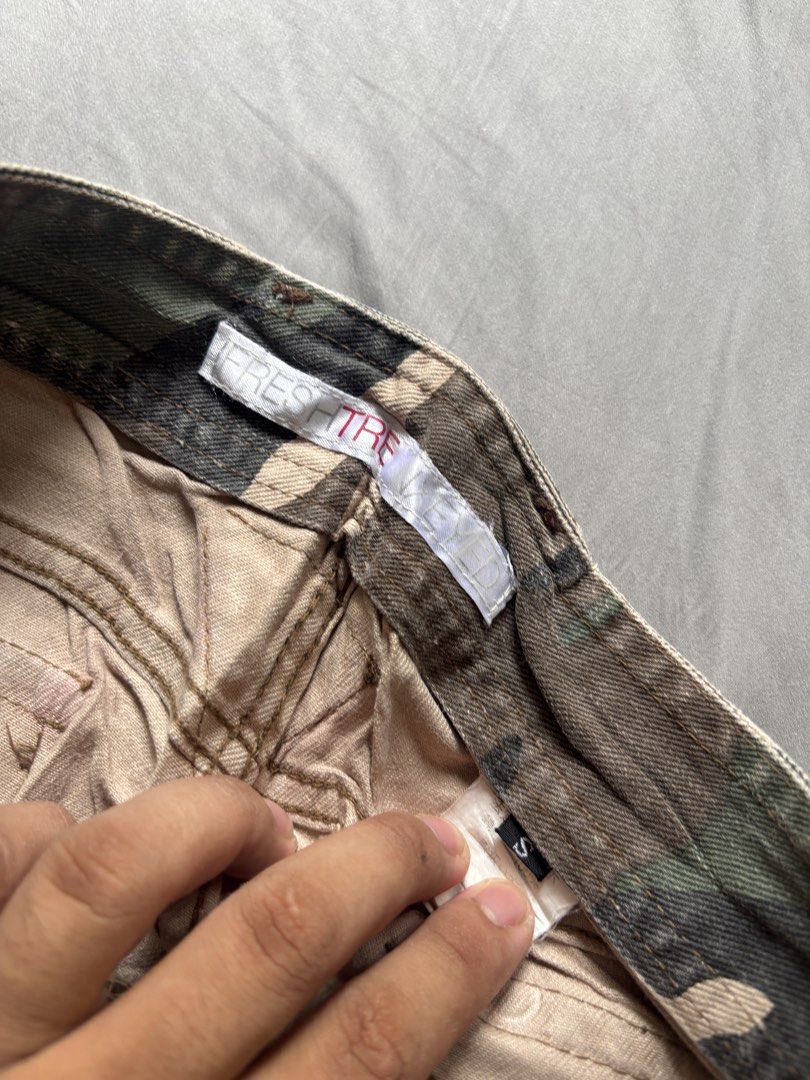 Camo Cargo Shorts Size S (Category: Shorts) located in Andop. Submitted by ukaylangpo (Listing ID 1460672446, Image 3). Description: - Brand: FRESH THE MENTAL - Style: Camo Cargo Shorts - Size: S - Features: Distressed ripped details (front & back hem), multiple pockets with button closures, belt loops - Look: Ideal for streetwear or grunge aesthetic.