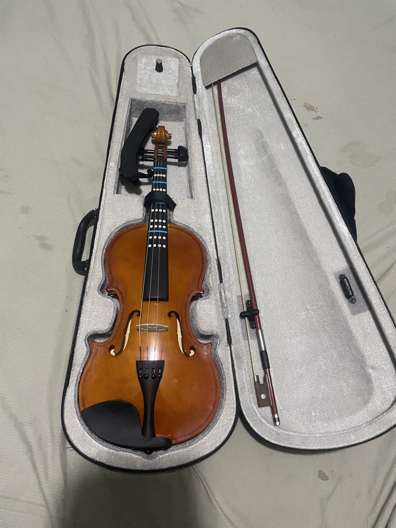 Full set violin (used only once) (Category: Musical Instruments) located in Manila. Submitted by nuvien.karmine091410 (Listing ID 1460603169, Image 2). Description: Isang Beses lang po nagamit, full set (shoulder rest, rosin, strings, tuner). Lost my passion for the instrument sadly..