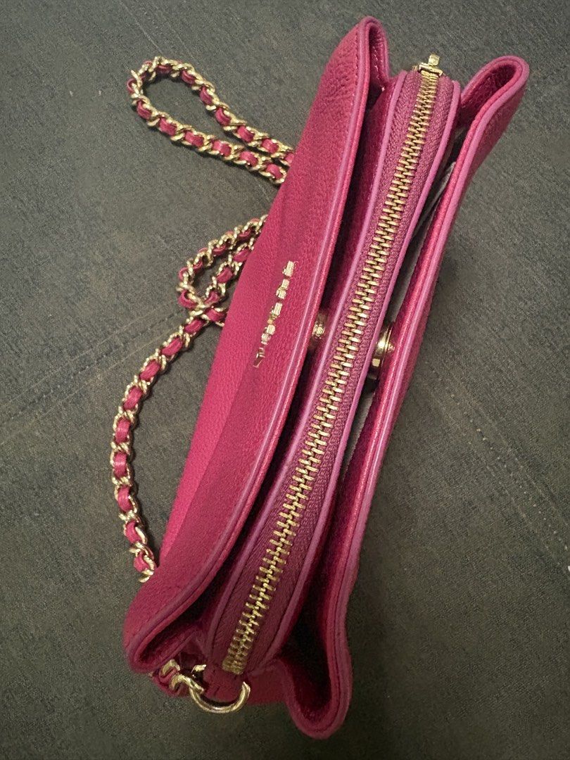 Furla Chain Crossbody Bag (Category: Luxury Bags & Wallets) located in Quezon City. Submitted by kaaat15 (Listing ID 1460648305, Image 3). Description: .