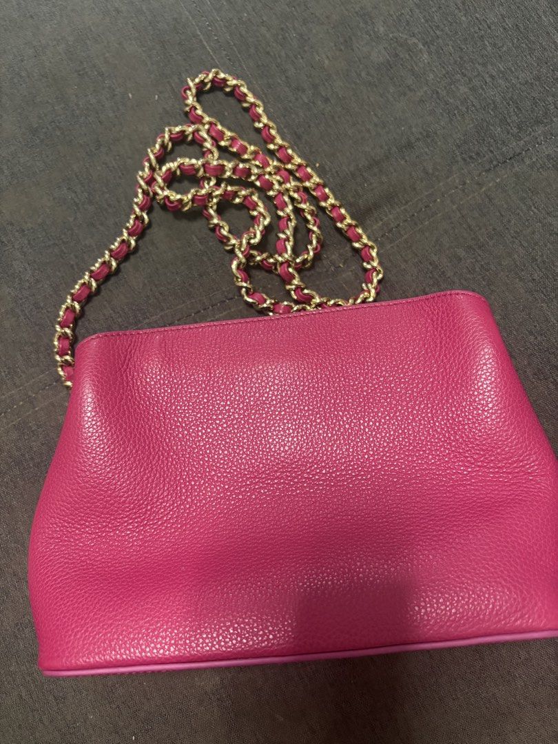 Furla Chain Crossbody Bag (Category: Luxury Bags & Wallets) located in Quezon City. Submitted by kaaat15 (Listing ID 1460648305, Image 2). Description: .