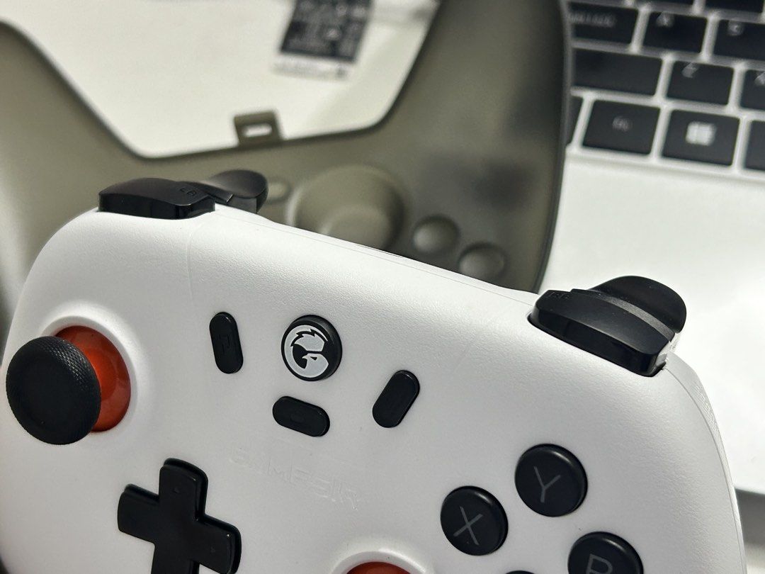 Gamesir T4 Lite Game Controller - Stellar White (Category: Controllers) located in Baguio. Submitted by 012goodsfun (Listing ID 1460706344, Image 3). Description: - Gamesir T4 Lite Controller - Color: Stellar White - Connectivity: Bluetooth - Condition: Works great - Includes: Original case - Ready for your next gaming session! - Dongle/Adaptor to pc included Negotiable.