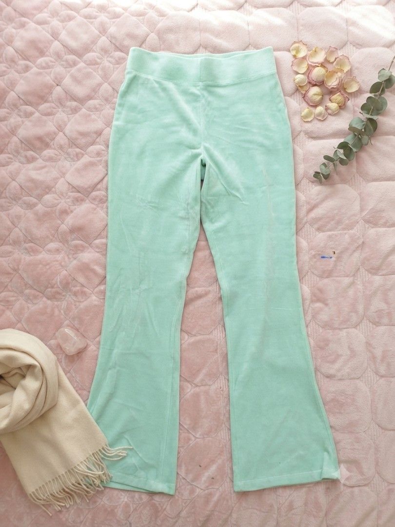 Gamuza Flare (Category: Other Bottoms) located in Las Pinas. Submitted by dnbrbnt (Listing ID 1460527348, Image 1). Description: size 27-28 highwaist length 37 slightly stretch fabric super nice in actual brand new from canada pa ito never used loc. las piñas.