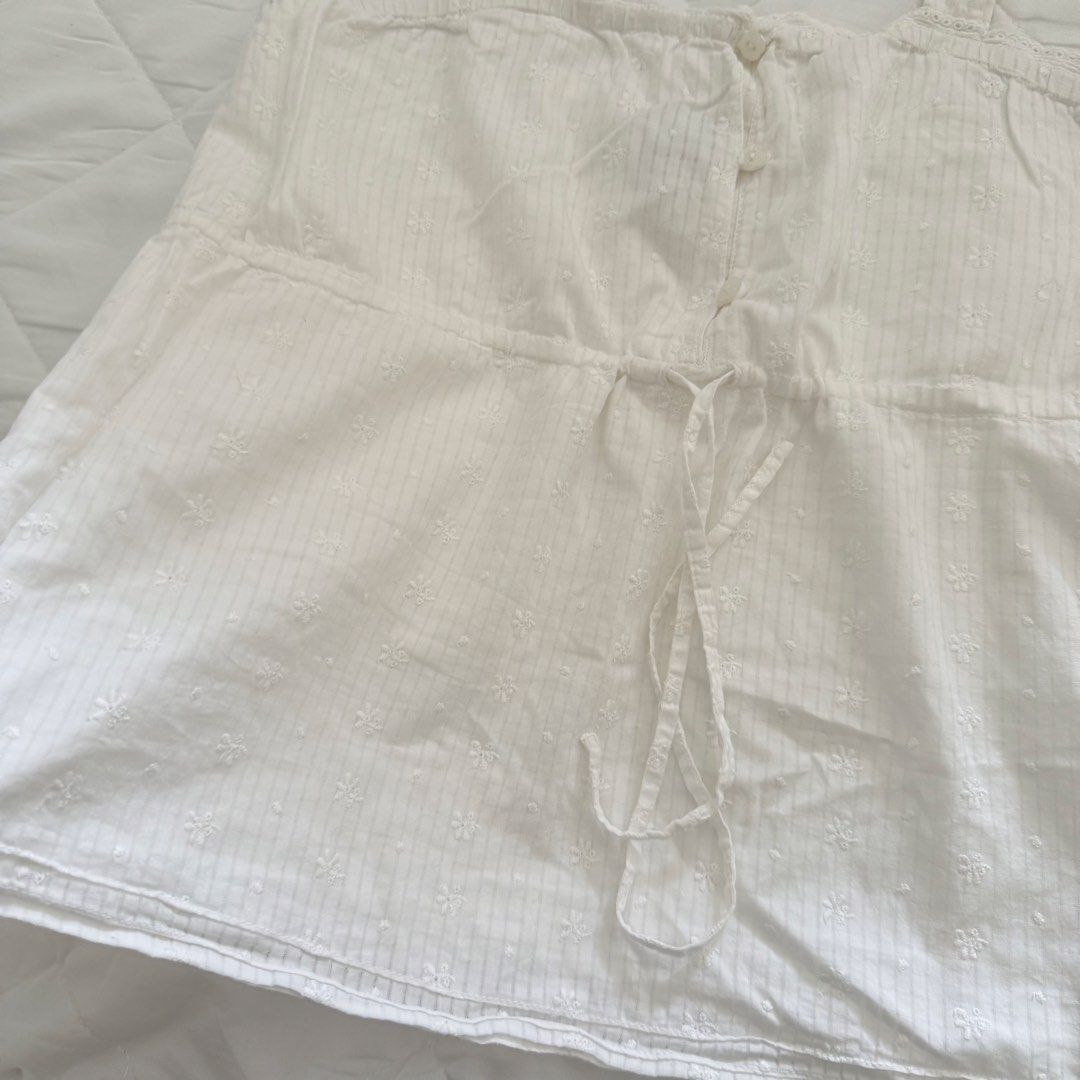 Gap Babydoll Top (Category: Sleeveless) located in Davao. Submitted by aug_amari (Listing ID 1460537663, Image 2). Description: no when worn! best fit for semi med-medium!.
