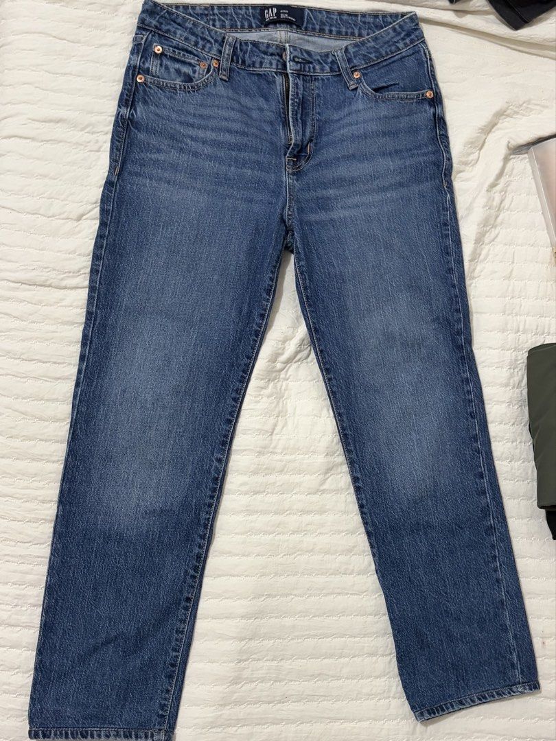 Gap Boyfriend Jeans (Category: Jeans) located in Paranaque City. Submitted by gensclosettt (Listing ID 1460660465, Image 2). Description: Fits s-m Like new for ref my height is 154cm.
