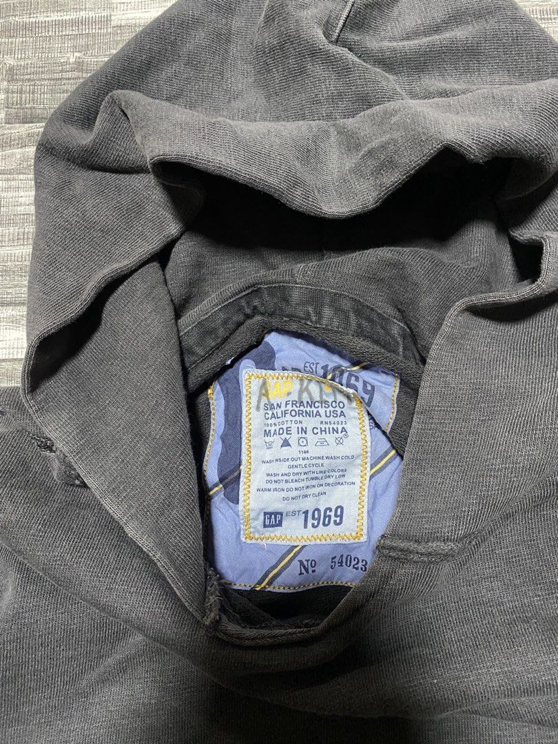 GAP HEAVY HOODIE (Category: Coats, Jackets and Outerwear) located in Orani. Submitted by ayo.magi (Listing ID 1460663995, Image 2). Description: .