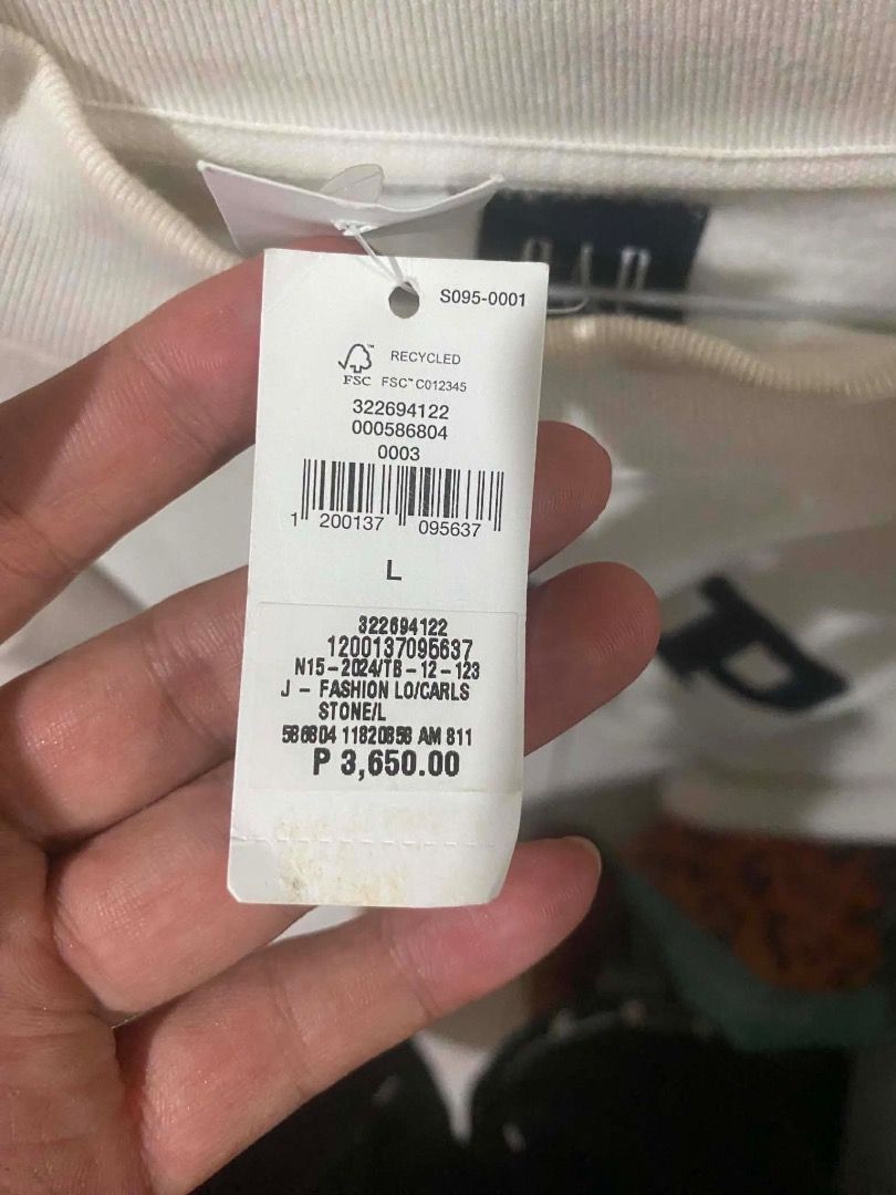 GAP (Large) (Category: Coats, Jackets and Outerwear) located in Caloocan City. Submitted by porkandbins (Listing ID 1460682795, Image 2). Description: .