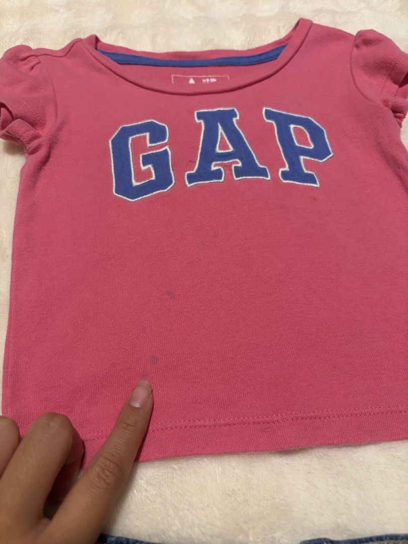 Gap Set (Category: Babies & Kids Fashion) located in Ampang. Submitted by heyyssyahhh (Listing ID 1460633635, Image 3). Description: Shirt is free, got stain Skirt 12-18m.
