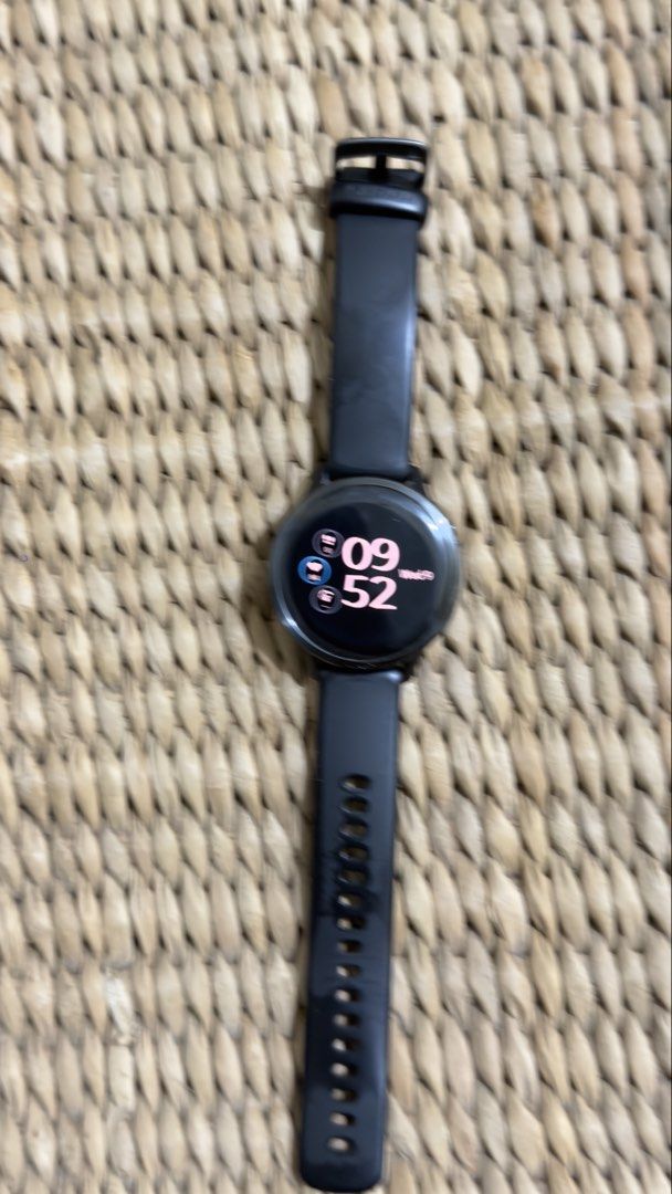Garmin Venu 4 41mm (Category: Women's Watches) located in Taguig. Submitted by shopwithshayot (Listing ID 1460662721, Image 2). Description: still in good condition No box With original charger bought December 2025 RFS: need funds Negotiable for sure buyer.