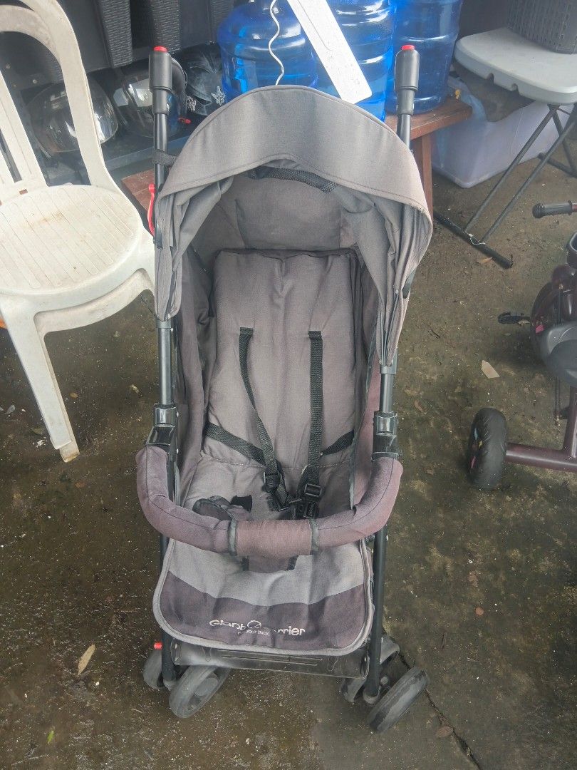 Giant carrier stroller (Category: Strollers) located in Manila. Submitted by reginadbor78083 (Listing ID 1460507917, Image 1). Description: loc upper antipolo.
