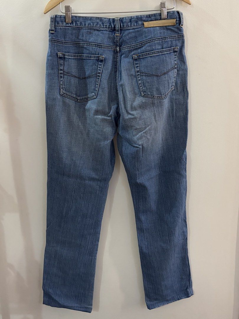 Giordano Blues Low Rise Boot Cut Denim (Category: Jeans) located in San Juan City. Submitted by sel.ler (Listing ID 1460637366, Image 2). Description: .