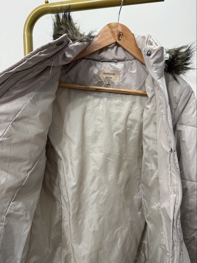 Giordano fur puffer (Category: Coats, Jackets and Outerwear) located in Antipolo. Submitted by jackiestash2 (Listing ID 1460707331, Image 3). Description: Giordano fur puffer with detachable hoodie Antipolo Gcash/ Bdo Lala/J&T.