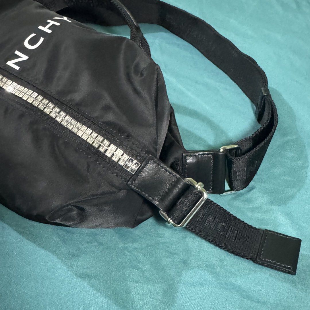 Givenchy G Zip Bum Bag (Category: Luxury Bags & Wallets) located in Marikina City. Submitted by gadgetsandmore1 (Listing ID 1460673222, Image 3). Description: Givenchy G Zip Bum Bag Authentic Like New Complete (Tag, Dust Bag, Box, Paperbag) Bought at Shangri La Mall Can provide digital copy of receipt.